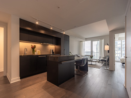Luxurious 2Beds 2Baths in Downtown
 thumbnail 6