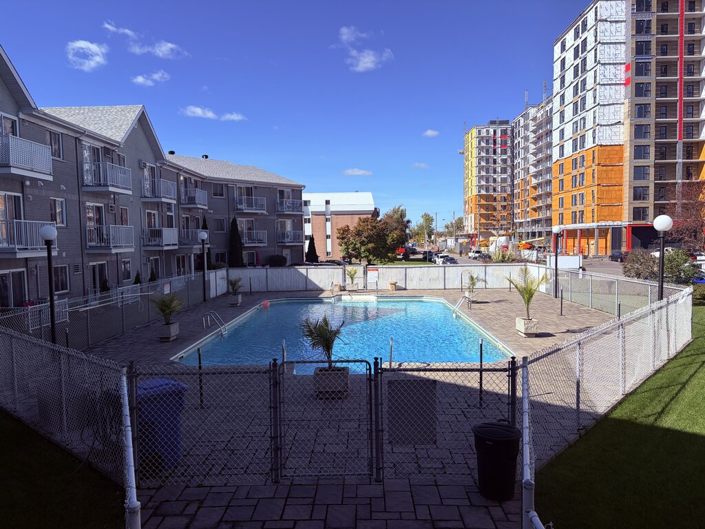 Condo 
                3½- Rue Chopin, Charlemagne