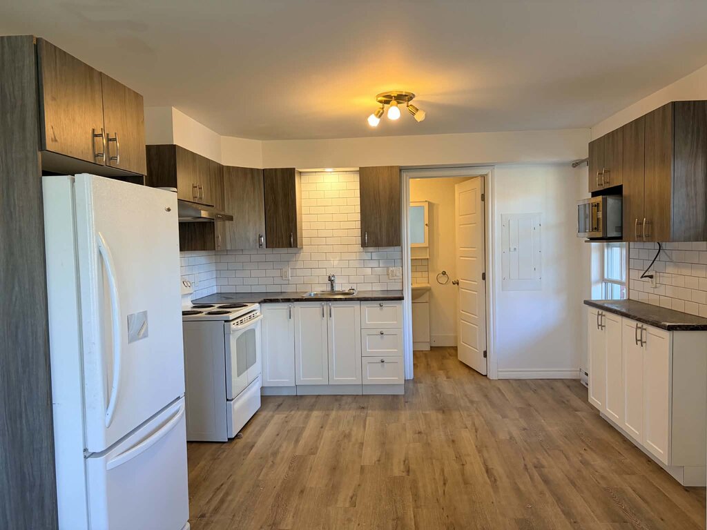 Appartement 
                4½- 360, rue Alphonse-Croteau, Mont-Bellevue (Sherbrooke)