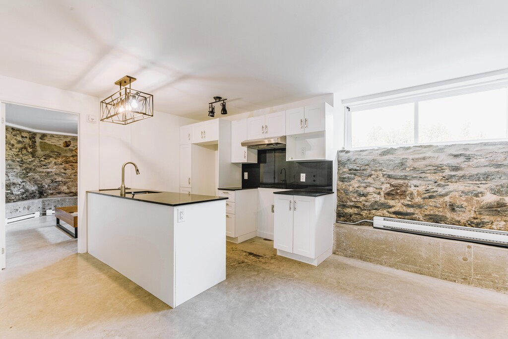 Appartement 
                3½- 160 Rue Ball, Mont-Bellevue (Sherbrooke)