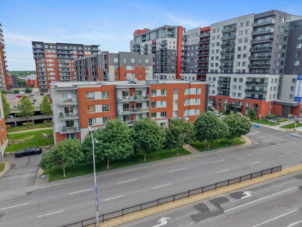 Condo   3½- 1425 Boul. Le Corbusier, Laval-des-Rapides (Laval)