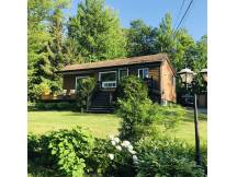 Charming Cottage with access to Lake Magog
 thumbnail 1
