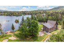 Magnificent Villa on Lac Poulin
 thumbnail 1