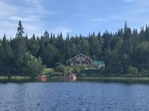 Chalet on the shore of magnificent Lake Edward
 thumbnail 2
