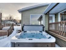 Cozy Getaway w/ Stunning views & Hot Tub | 10m>Ski
 thumbnail 1