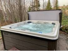Mont Tremblant New Modern Home. HOT TUB! Relax....
 thumbnail 28