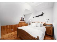 Laurentian wood cabin-king size suite-4 season spa
 thumbnail 25