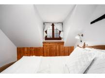 Laurentian wood cabin-king size suite-4 season spa
 thumbnail 26
