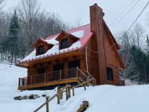 Laurentian wood cabin-king size suite-4 season spa
 thumbnail 48