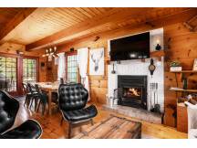 Laurentian wood cabin-king size suite-4 season spa
 thumbnail 6