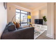Luxurious 1bed 1bath old port Montreal
 thumbnail 7