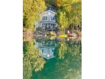 Lakeside cottage in Mont Tremblant
 thumbnail 0