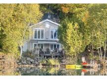 Lakeside cottage in Mont Tremblant
 thumbnail 1