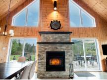 Lakeside Cottage with Spa & Fireplace
 thumbnail 7