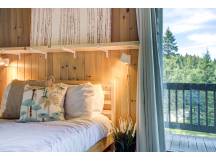Relaxing rustic chalet and outdoors
 thumbnail 17
