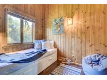 Relaxing rustic chalet and outdoors
 thumbnail 20