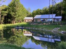 Country house with private pond, close to amenities
 thumbnail 0