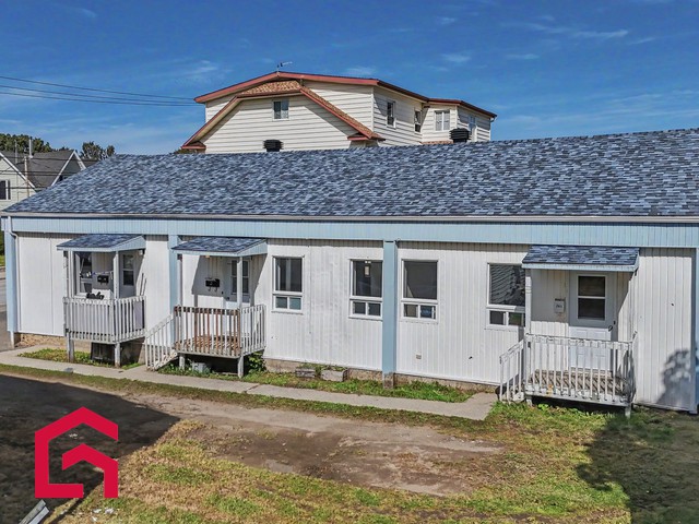 Triplex 
               - 237,Rue St-Jean-Baptiste O., Rimouski