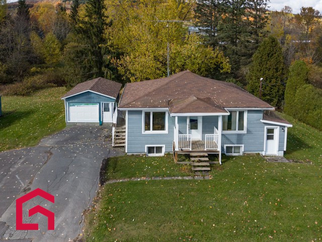 Maison 
               - 255,4e Avenue, Ham-Nord