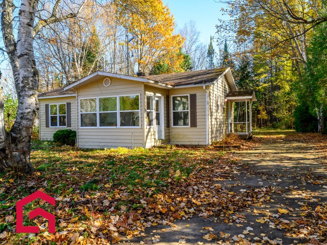 Maison 
               - 3701,Ch. du Lac-Bergeron, Saint-Paulin