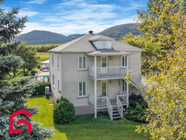 Maison 
               - 1340,Boul. Sir-Wilfrid-Laurier, Mont-Saint-Hilaire