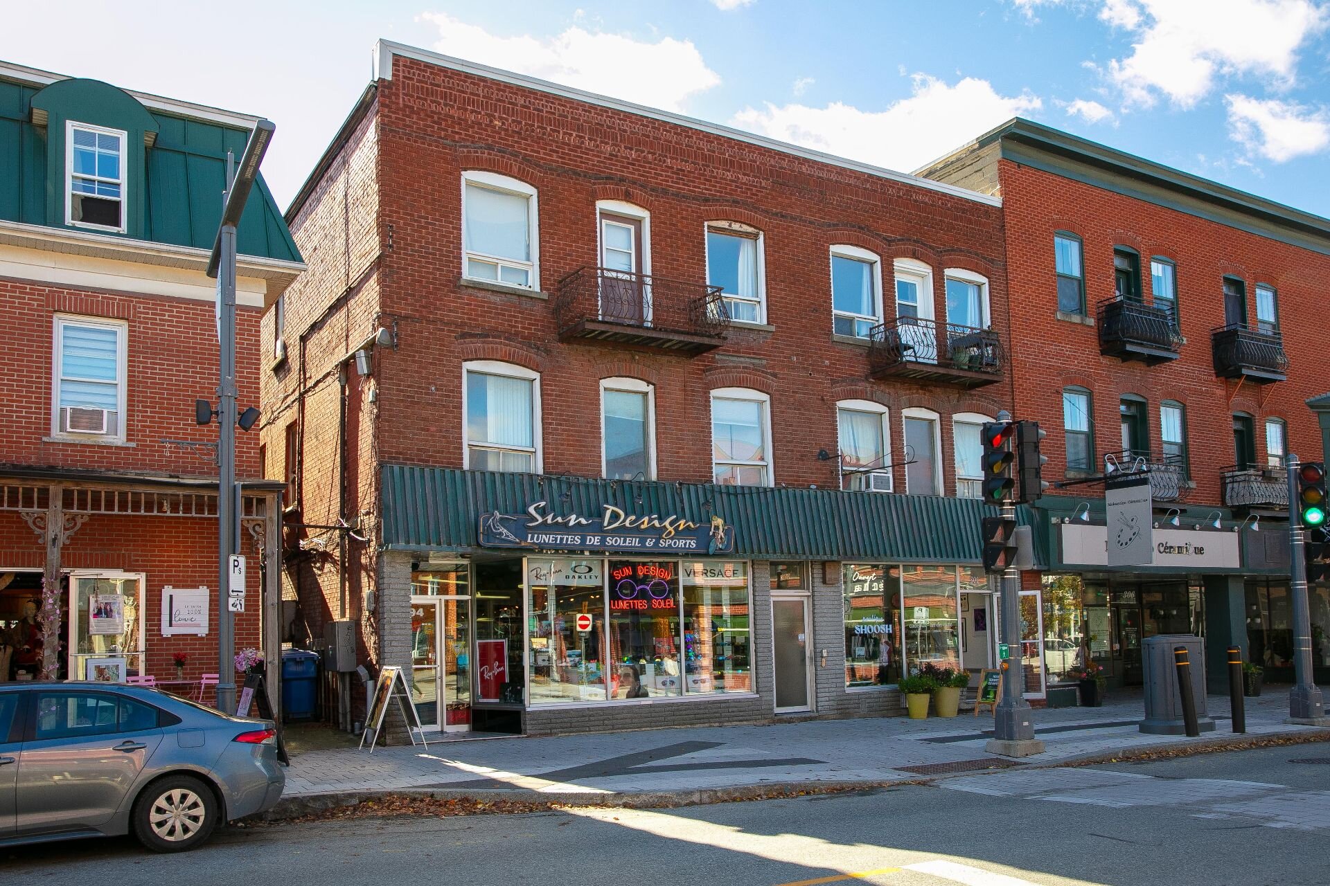 Propriété à revenu 
               - 294-302 Rue Principale O., Magog