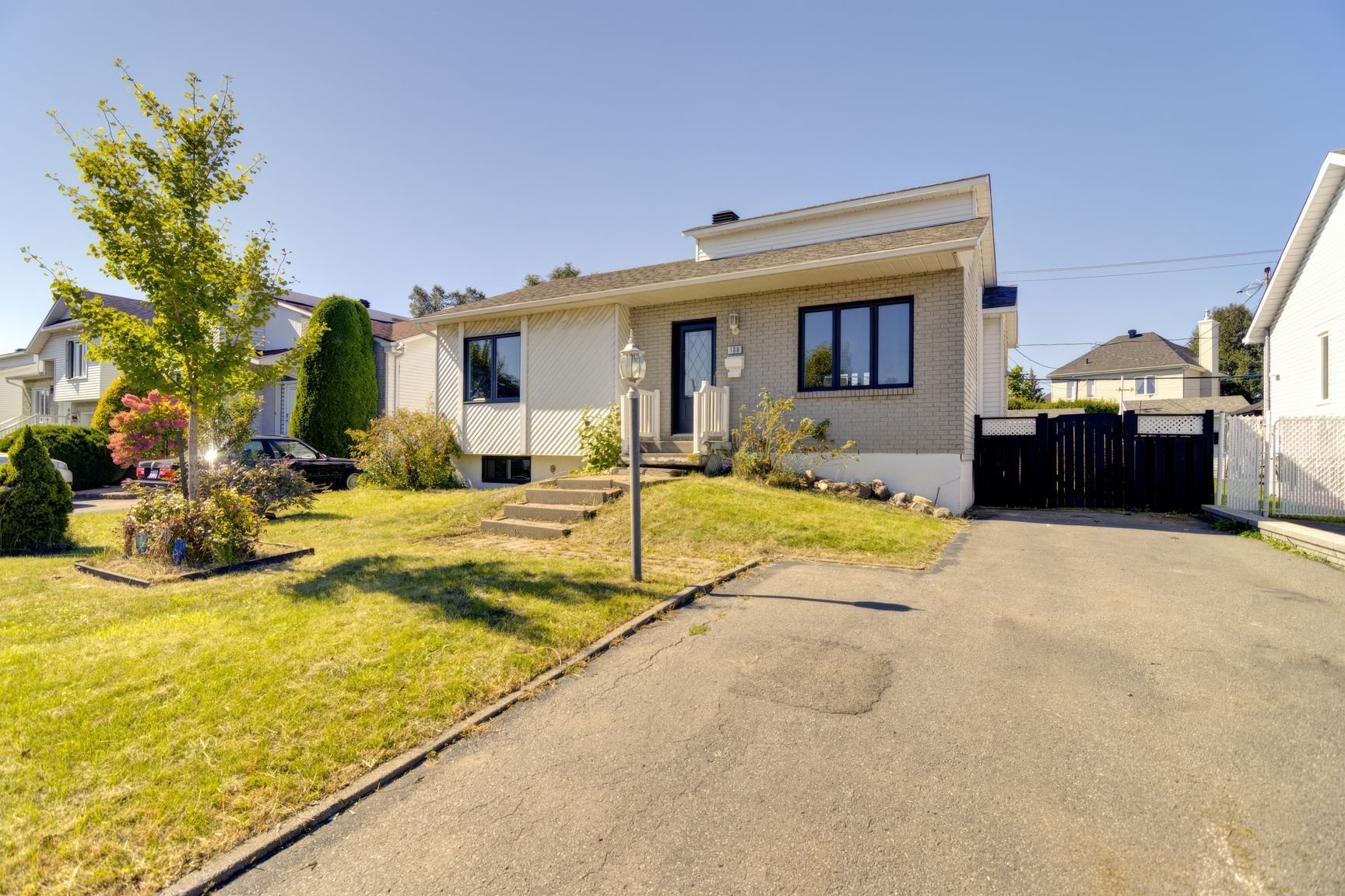 Maison 
               - 106,Rue Colbert, Le Gardeur (Repentigny)